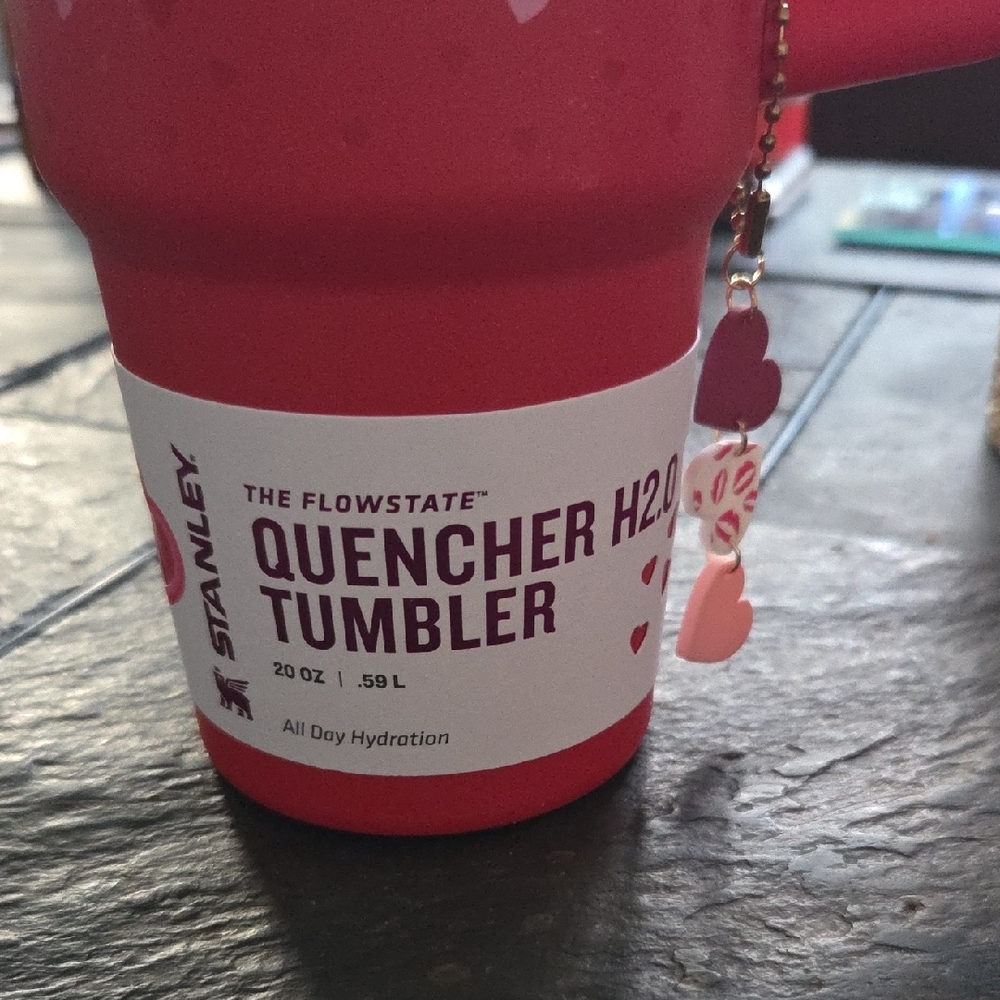 Stanley 2025 Valentine's Release 20oz Quencher H2.0 Tumbler With Charm - Picture 3 of 7